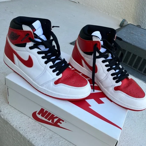Nike Air Jordan 1 Retro High OG in White and Red - Picture 9 of 12